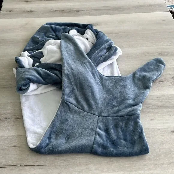 Cozy Shark‎ Blanket Blue/White OS NWT - Picture 6 of 9